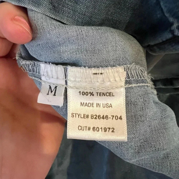 Bella Dahl 3/4 Sleeve Tencel Chambray button-down Size Medium Roll Cuff Sleeves - Picture 3 of 5